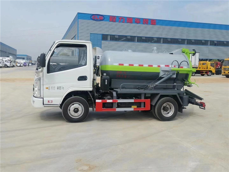 社區(qū)鄉(xiāng)鎮(zhèn)專用凱馬2方藍(lán)牌吸污車該如何保養(yǎng)？