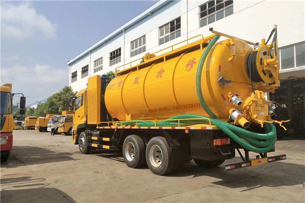 不要做口頭上的巨人，要做行動上的領(lǐng)跑者——程力東風天龍清洗吸污車