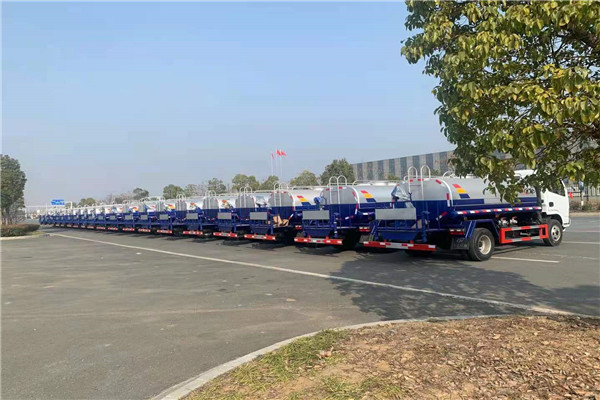 20臺防疫消毒灑水車遠(yuǎn)赴它國整裝待發(fā)！祝司機朋友們一路順風(fēng)，祝異國朋友用車愉快