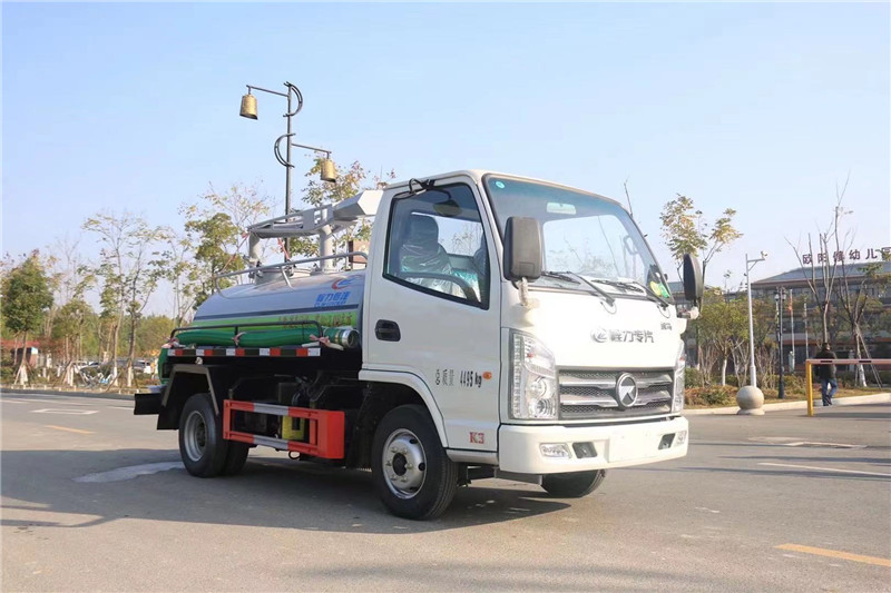 好產(chǎn)品會(huì)說話，凱馬國六2方藍(lán)牌吸糞車不超重  