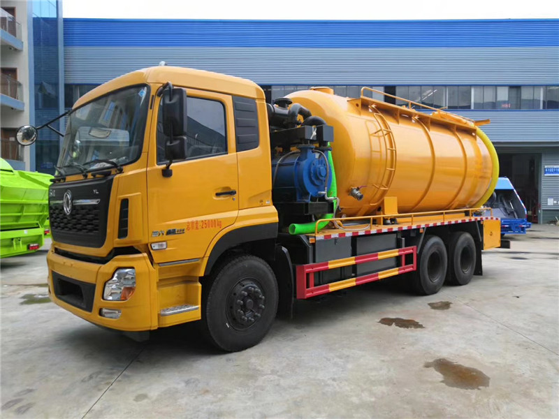 程力吸污車真空泵和油泵操作的注意事項(xiàng)