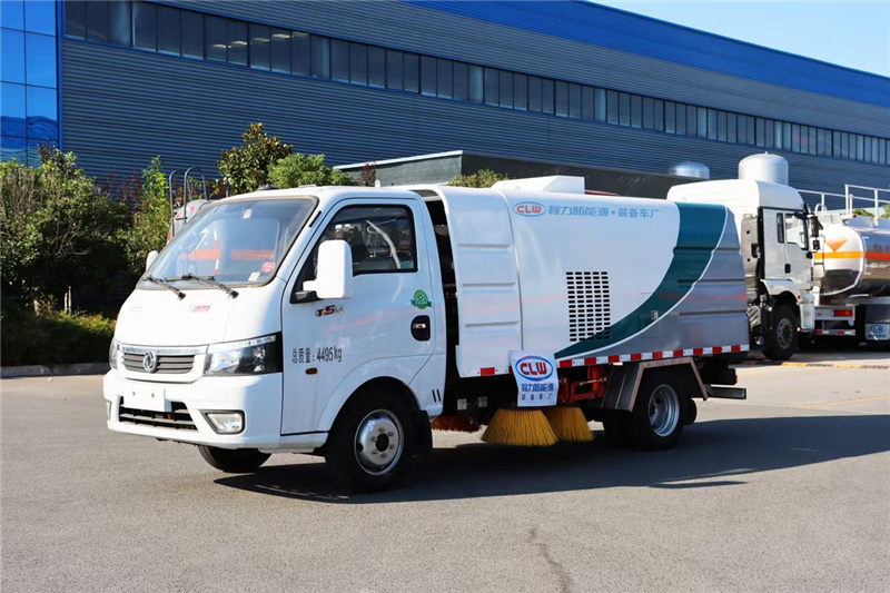 每天一款財(cái)富車型推薦?：純電動(dòng)?xùn)|風(fēng)途逸掃路車進(jìn)一步演變成為智能化多功能型掃路車