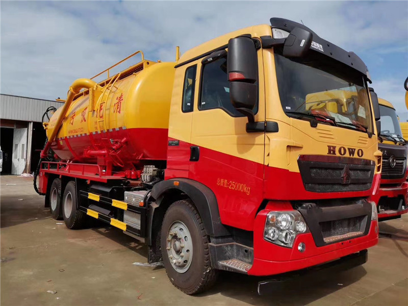 重汽豪沃清洗吸污車采用德國曼技術發動機配置極高