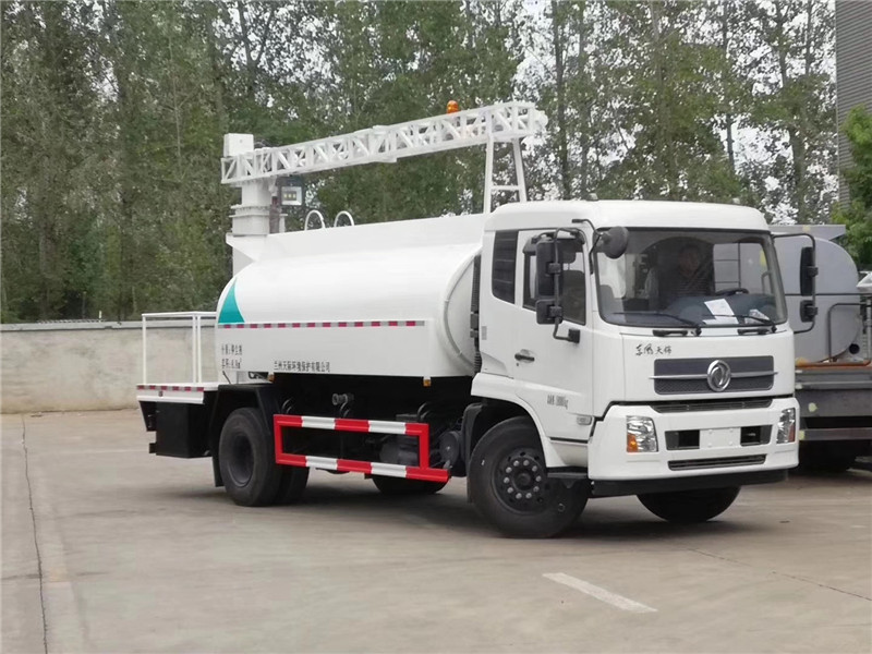 東風多利卡抑塵車灑水車用于環(huán)保行業(yè)、礦山、煤炭堆等除塵及降溫