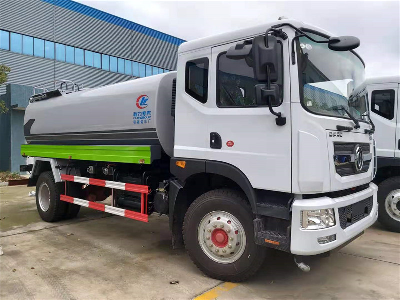 東風多利卡噴灑車廣泛應用于公路、運動場地的保濕、降溫