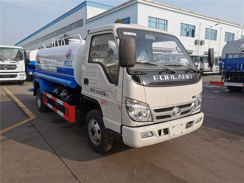 東風12方D3底盤灑水車裝有衛星定位功能，一款多功能市政環衛灑水車