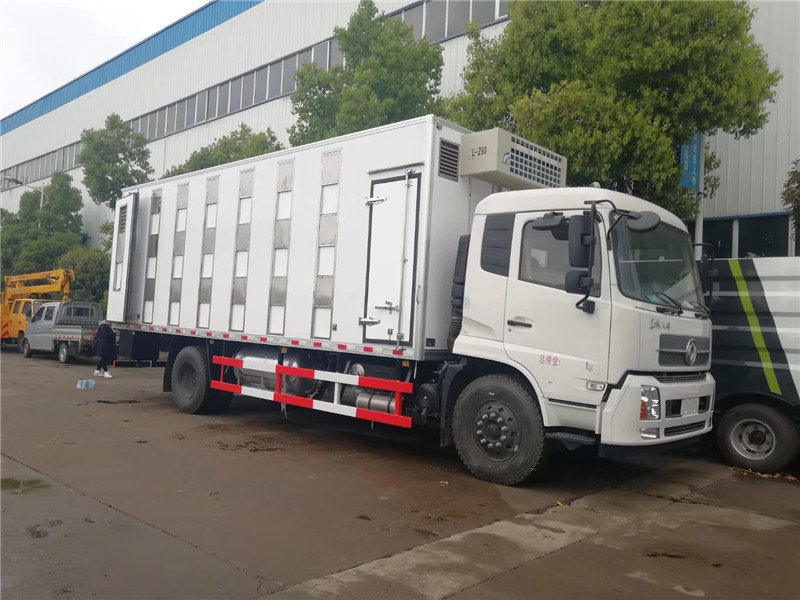 東風天龍散裝飼料運輸車可做到減少損失，保證質量，避免人為污染