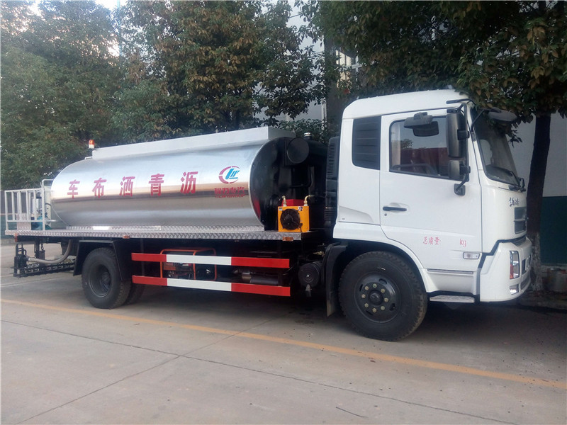 東風D9道路養(yǎng)護車采用武鋼生產(chǎn)的5mm熱扎板制作，動力強勁