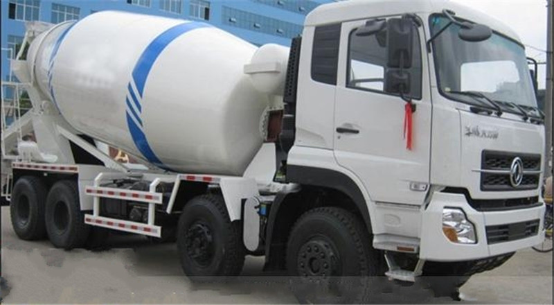 東風福瑞卡國六水泥攪拌車罐體材料采用高強度耐磨合金鋼錳鋼