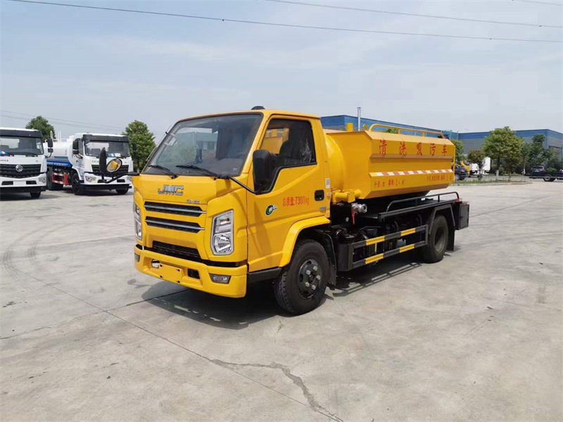國慶鉅惠：江鈴順達清洗吸污車解決小區(qū)地下室進水和下水井冒臟水的問題