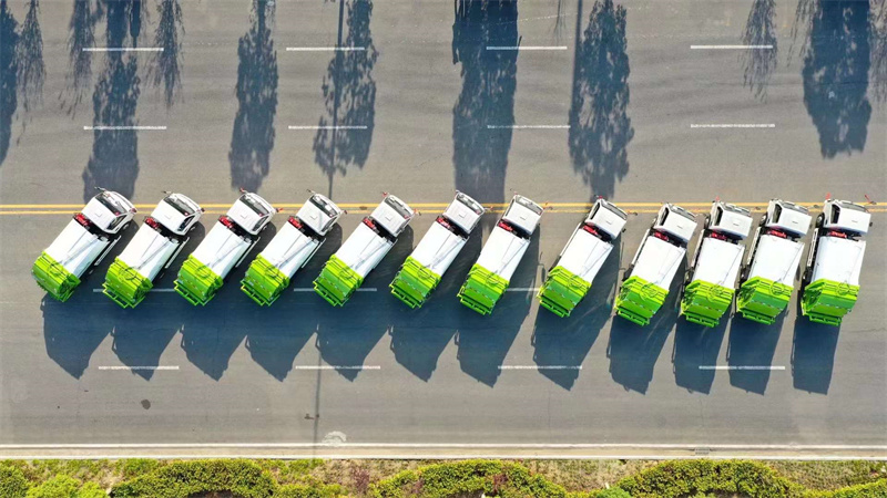 藍牌凱馬壓縮垃圾車批量交車儀式