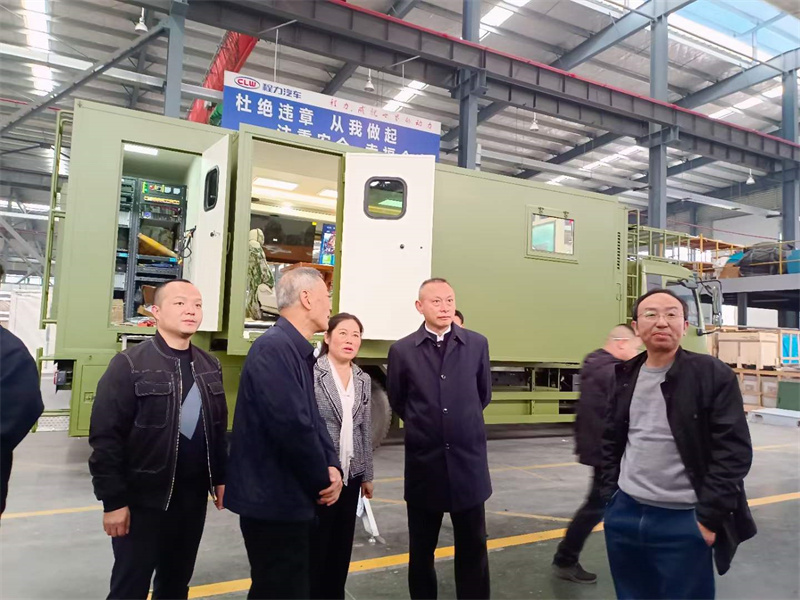 湖北省楚商聯(lián)合會秘書長蹇宏等一行嘉賓蒞臨程力集團考察調(diào)研專汽及應(yīng)急產(chǎn)業(yè)發(fā)展?fàn)顩r