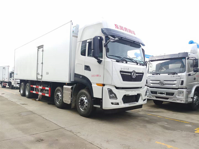 國(guó)六東風(fēng)天龍KL9.6米冷藏車