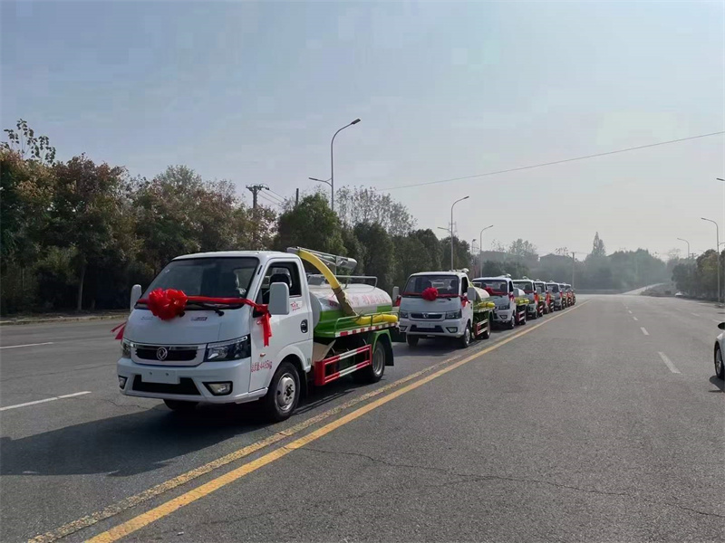 東風(fēng)途逸小藍(lán)牌吸糞車，遠(yuǎn)赴山東，為改善環(huán)境，再次出發(fā)