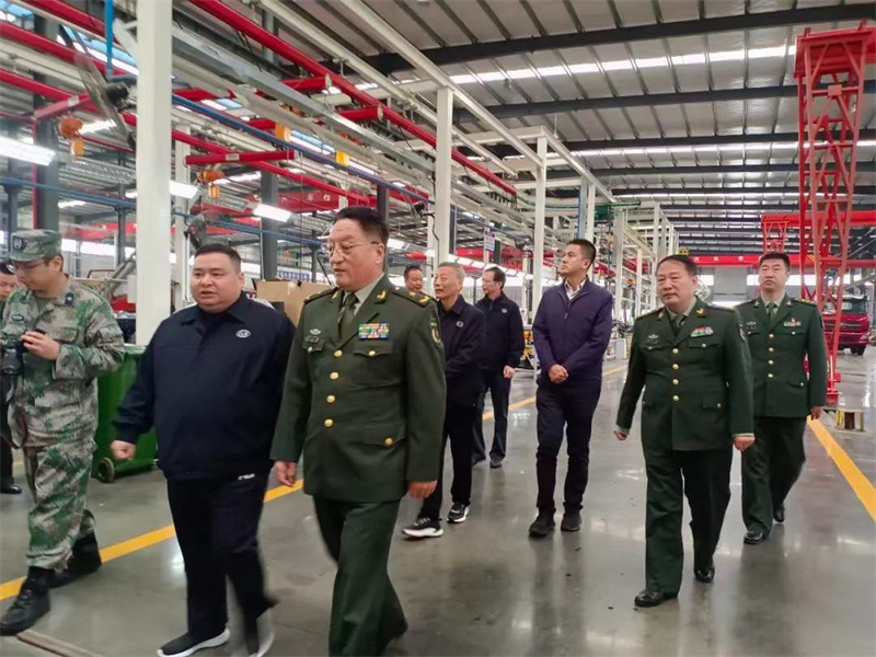 湖北省省委常委、省軍區政委謝東輝等首長視察應急產業龍頭企業程力汽車集團