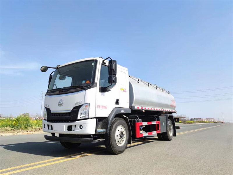 東風柳汽小三軸15方供液車