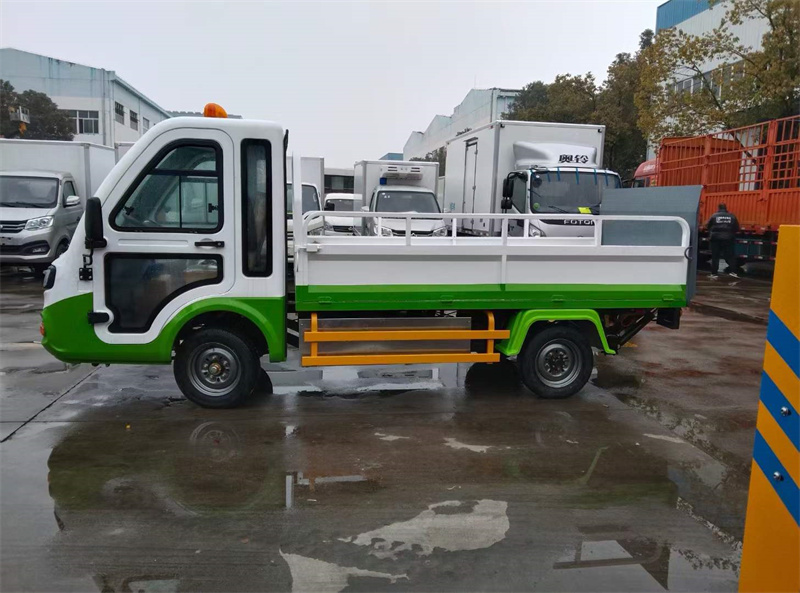 電動四輪8桶清運(yùn)車