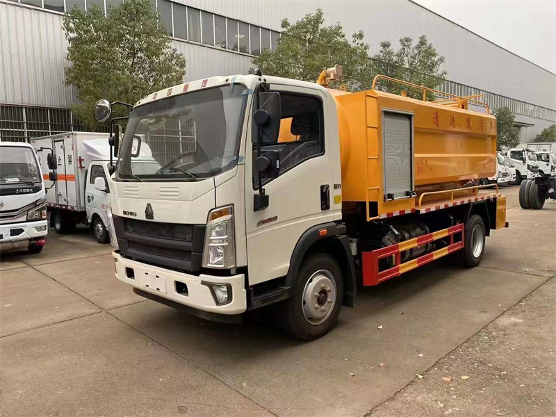 豪沃輕卡、藍牌清洗吸污車