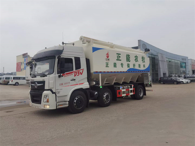 東風暢行小三軸飼料運輸車