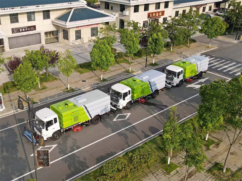 3臺16方東風天錦洗掃車加裝路面清洗功能發往廣東